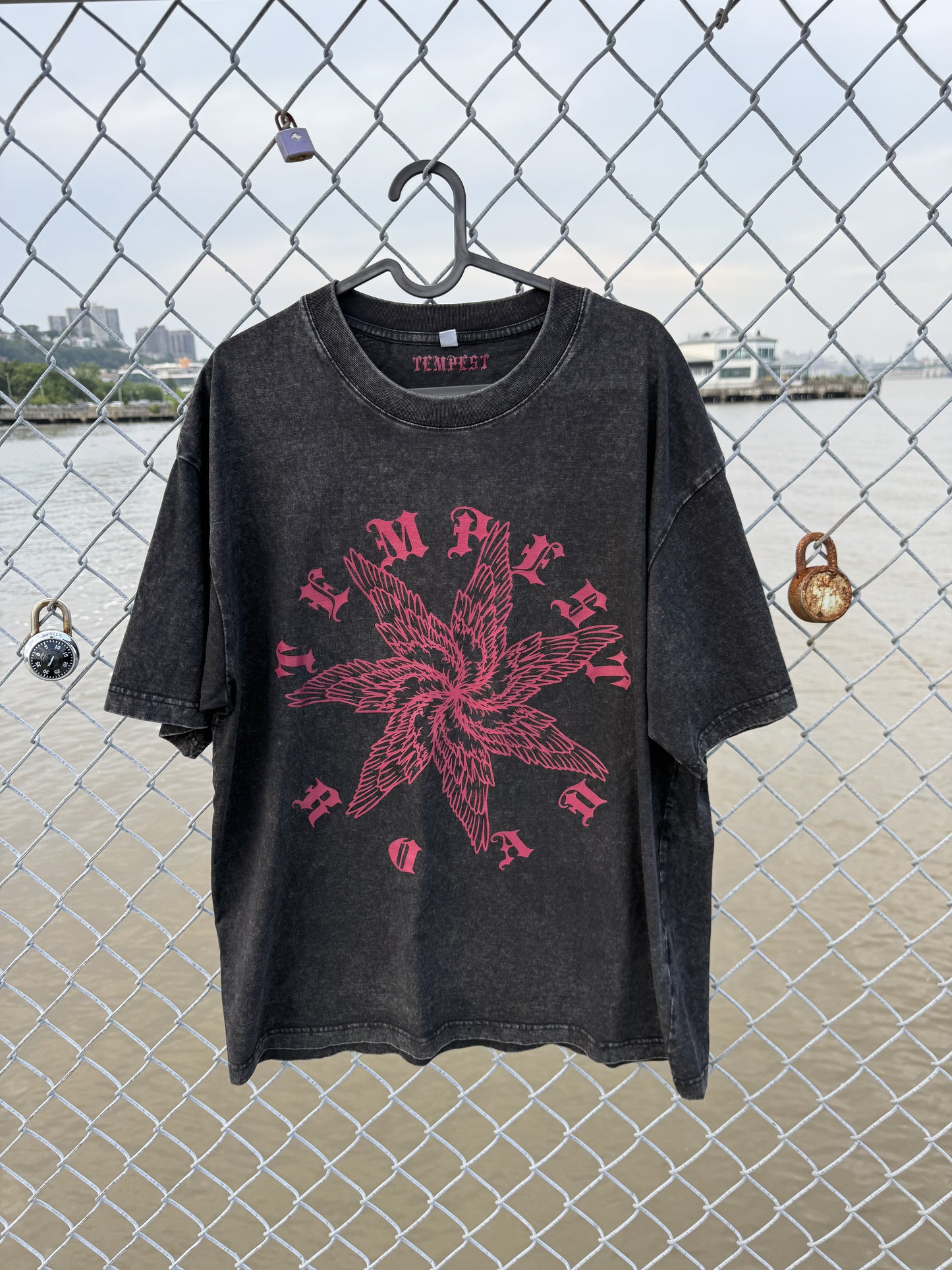 TEMPEST ACID WASH TEE / JETBLACK